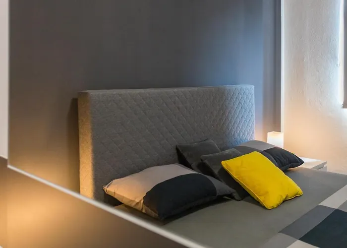 Laveruda Apartment With Balcony And Free Parking