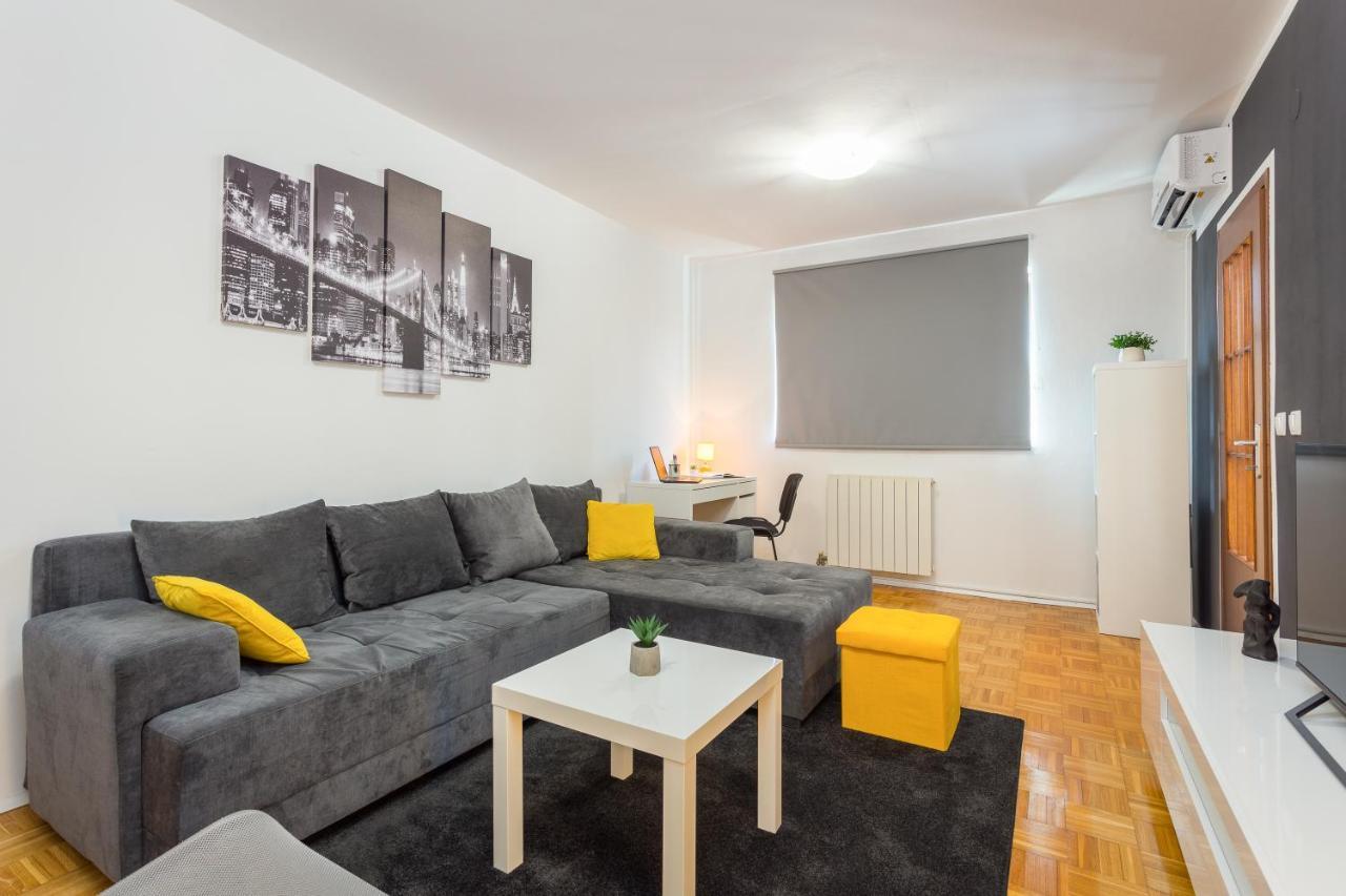 Apartmán Laveruda With Balcony And Free Parking *