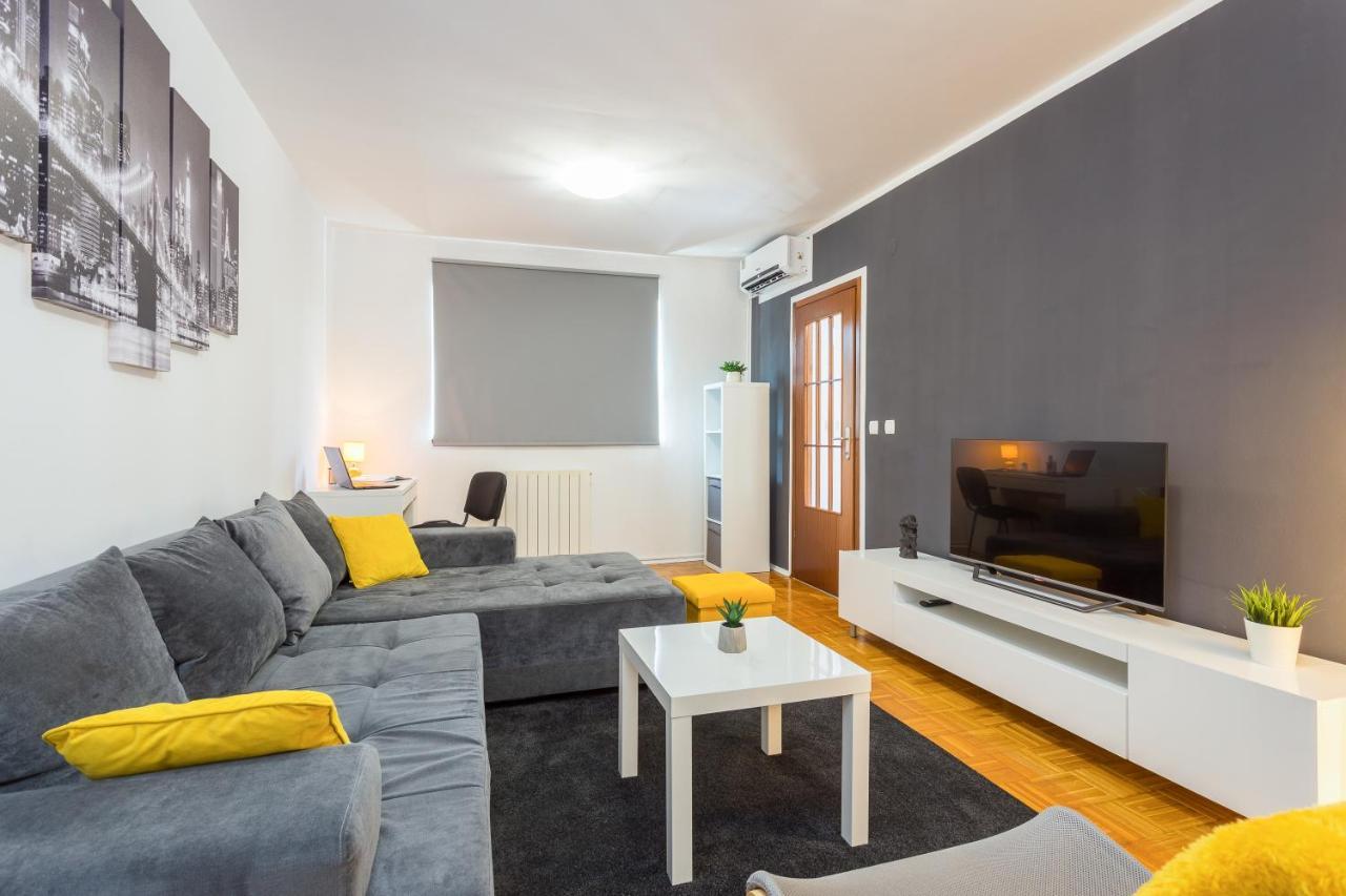 Laveruda With Balcony And Free Parking