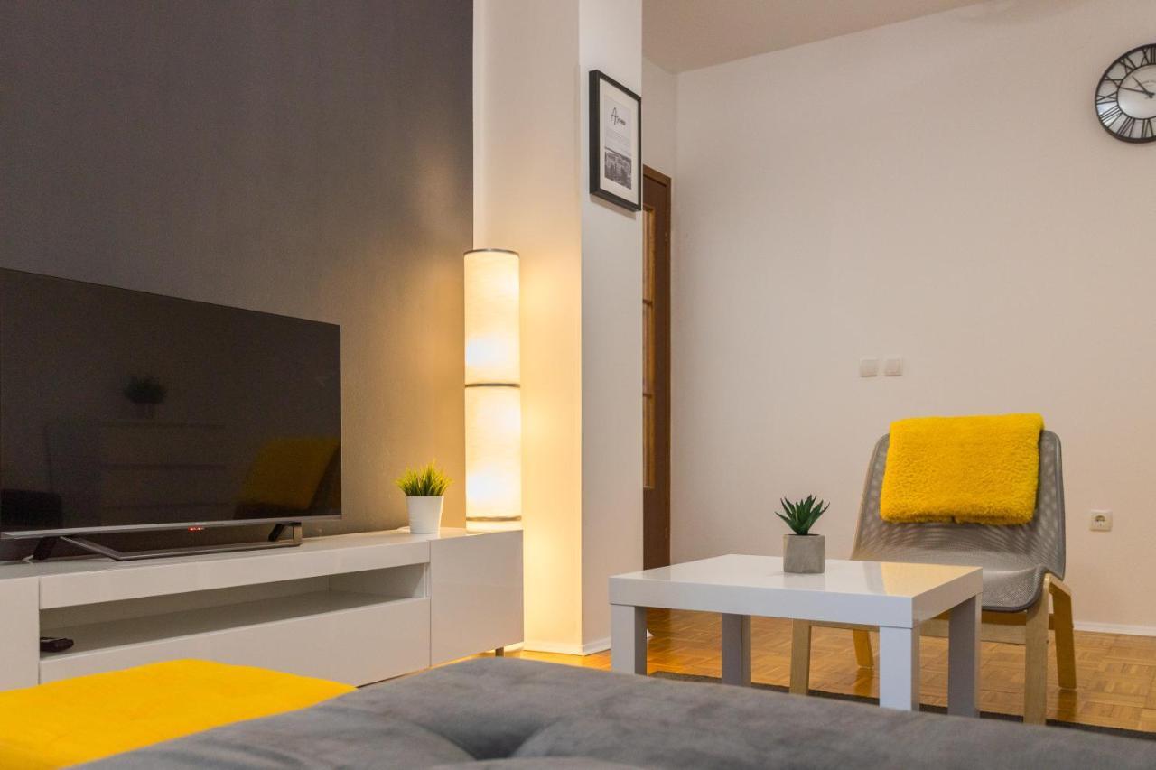 Apartment Laveruda With Balcony And Free Parking