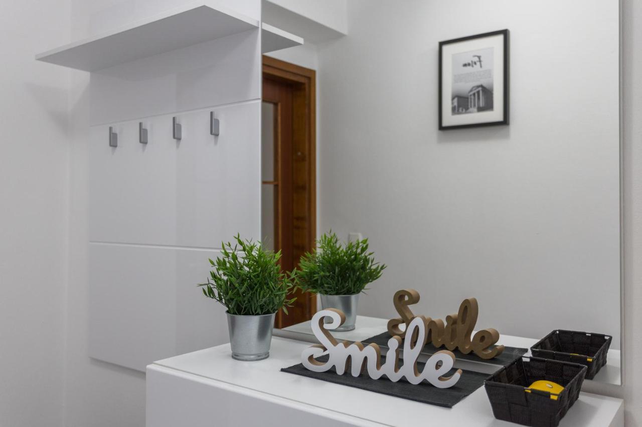 Laveruda With Balcony And Free Parking Apartment Pula
