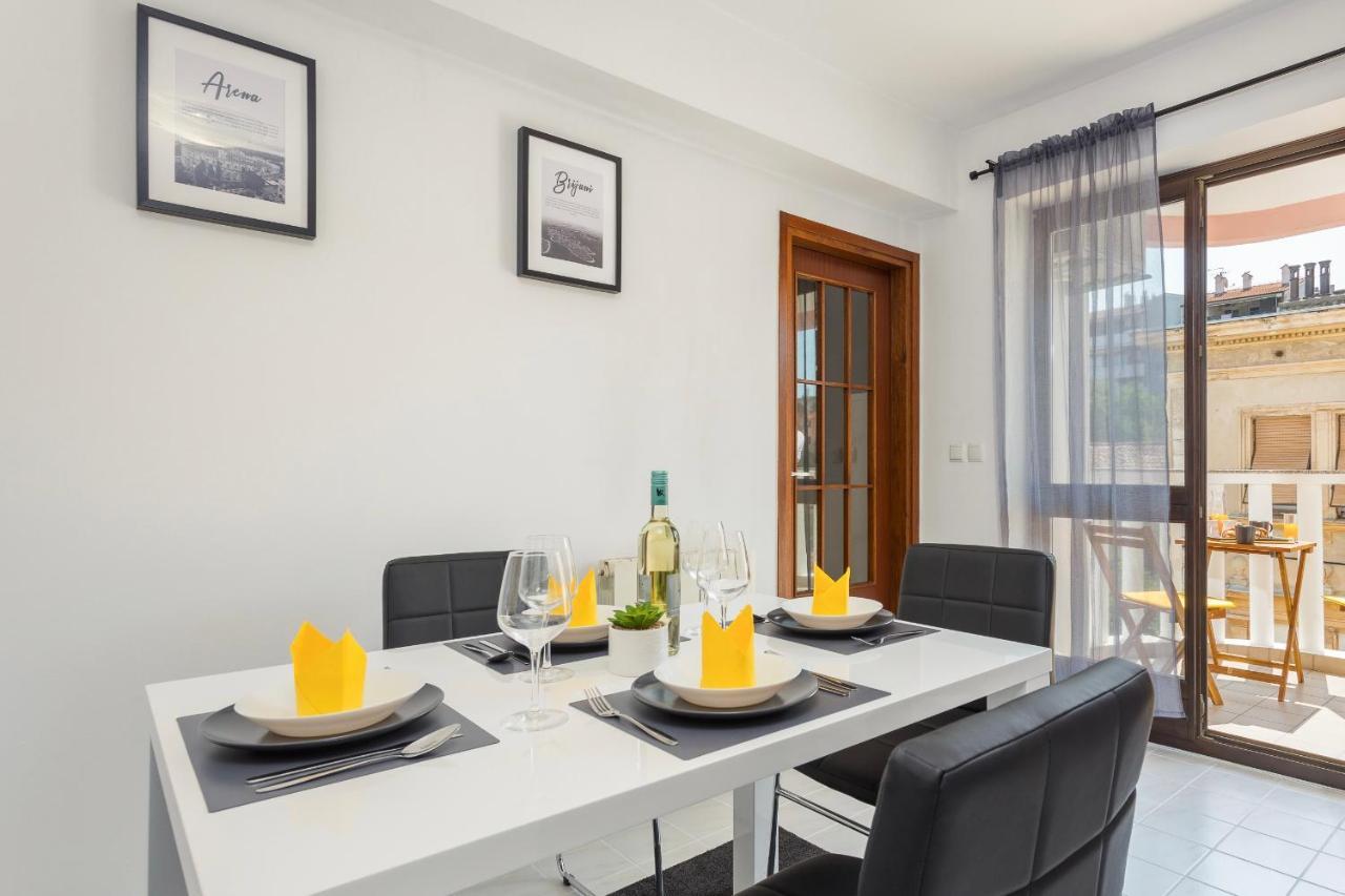 Laveruda With Balcony And Free Parking Apartment Pula