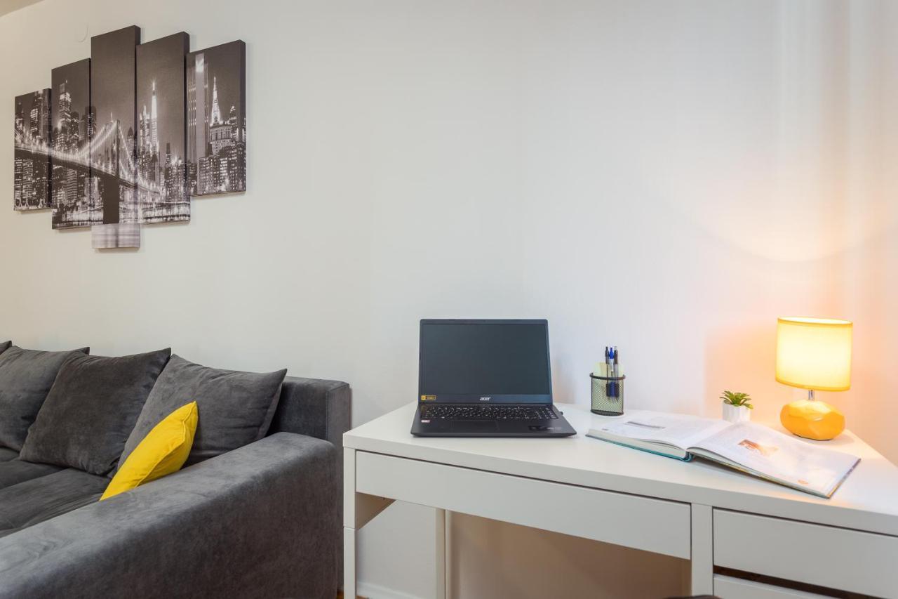 Laveruda With Balcony And Free Parking Pula